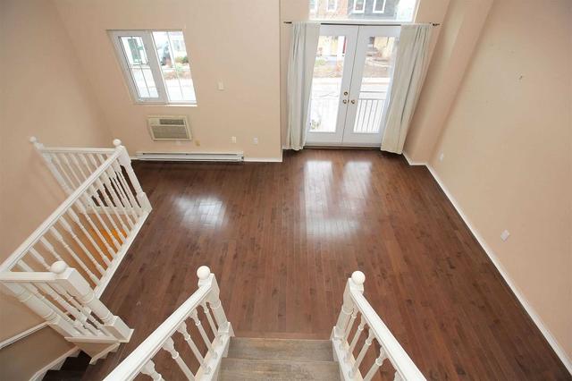 b - 11 Walter St, Townhouse with 2 bedrooms, 1 bathrooms and 1 parking in Toronto ON | Image 2