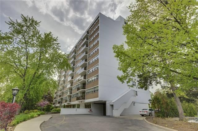 1001 - 212 Kerr St, Condo with 2 bedrooms, 1 bathrooms and 1 parking in Oakville ON | Image 1