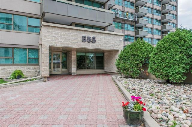 106 - 555 Brittany Drive, Condo with 2 bedrooms, 2 bathrooms and 1 parking in Ottawa ON | Image 3