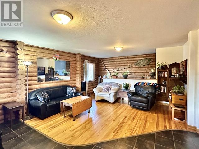 11974 Essen Road, House detached with 3 bedrooms, 2 bathrooms and null parking in Fraser Fort George H BC | Image 4