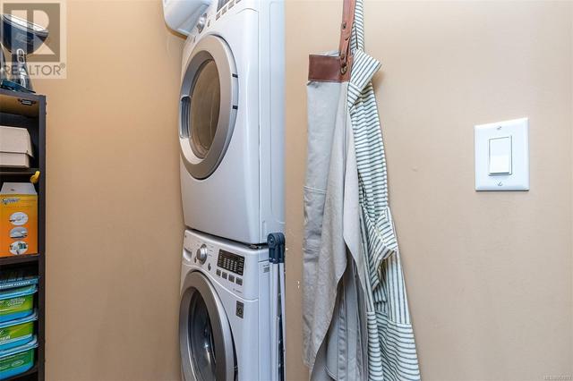Unit Laundry/Pantry Storage | Image 18