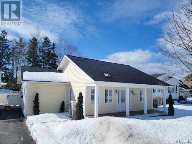 1085 Sycamore, House detached with 4 bedrooms, 2 bathrooms and null parking in Bathurst NB | Image 1