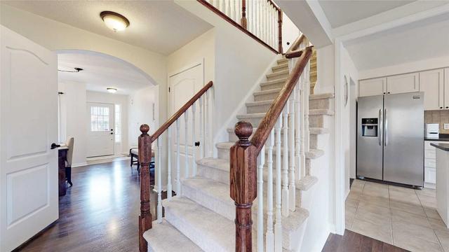 25 Dougherty Cres, House attached with 3 bedrooms, 3 bathrooms and 3 parking in Whitchurch Stouffville ON | Image 12