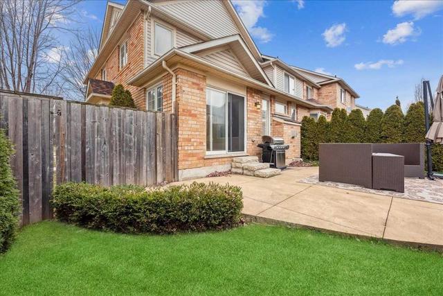 2237 Baronwood Dr, House attached with 3 bedrooms, 3 bathrooms and 2 parking in Oakville ON | Image 31