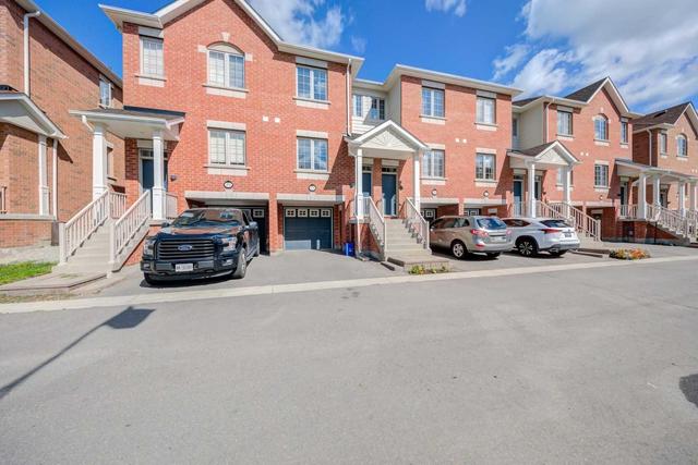 24 Ormerod Lane, Townhouse with 3 bedrooms, 2 bathrooms and 1 parking in Richmond Hill ON | Image 1