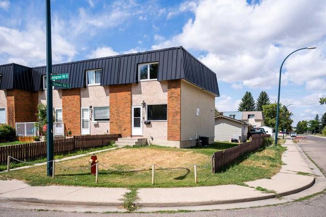 1402 Ashgrove Road S, Home with 2 bedrooms, 1 bathrooms and 2 parking in Lethbridge AB | Image 2