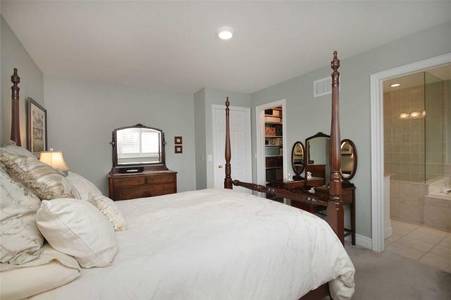 25 Cora Urbel Way, Townhouse with 3 bedrooms, 4 bathrooms and 4 parking in Toronto ON | Image 9