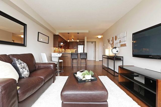 814 - 1091 Kingston Rd, Condo with 1 bedrooms, 1 bathrooms and 1 parking in Toronto ON | Image 3