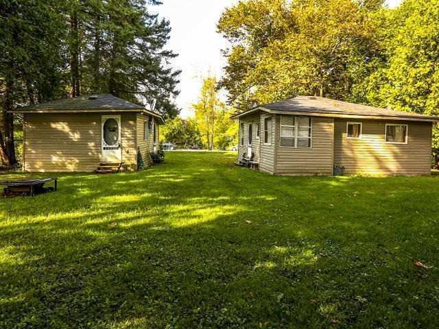71 Wakeford Rd, House detached with 2 bedrooms, 1 bathrooms and 4 parking in Kawartha Lakes ON | Image 2