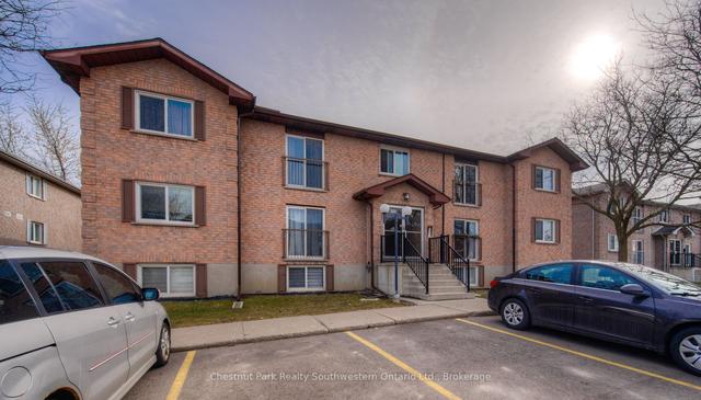 10 - 325 Northlake Dr, Condo with 2 bedrooms, 1 bathrooms and 1 parking in Waterloo ON | Image 12
