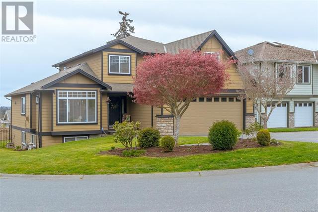 3929 Helen Rd, House detached with 6 bedrooms, 5 bathrooms and 4 parking in Saanich BC | Card Image