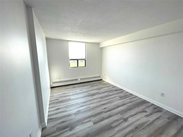 208 - 45 Sunrise Ave, Condo with 3 bedrooms, 2 bathrooms and 1 parking in Toronto ON | Image 18