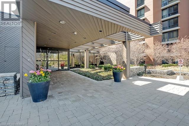 1013 - 1400 Dixie Road W, Condo with 2 bedrooms, 2 bathrooms and 1 parking in Mississauga ON | Image 2