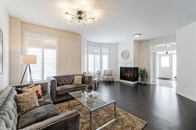 3041 Max Khan Blvd, House semidetached with 4 bedrooms, 3 bathrooms and 3 parking in Oakville ON | Image 2