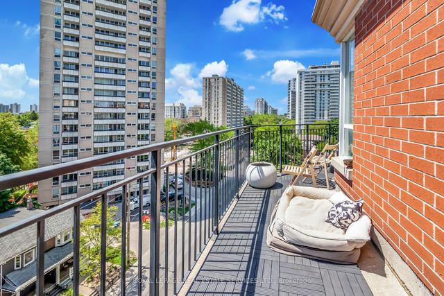 812 - 300 Balliol St, Condo with 2 bedrooms, 2 bathrooms and 2 parking in Toronto ON | Image 7
