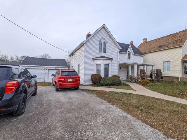 main - 529 Christina St N, House detached with 3 bedrooms, 1 bathrooms and 4 parking in Sarnia ON | Image 23