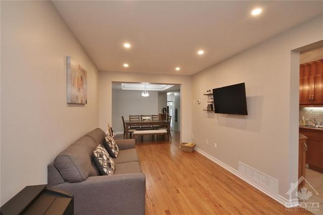 1267 Shillington Avenue, Townhouse with 3 bedrooms, 4 bathrooms and 2 parking in Ottawa ON | Image 6
