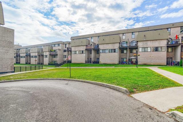 251 - 2095 Roche Crt, Townhouse with 3 bedrooms, 2 bathrooms and 1 parking in Mississauga ON | Image 11