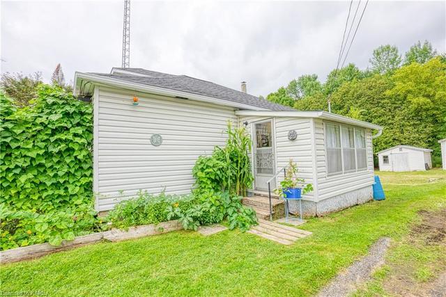 1018 Queen Street, House detached with 2 bedrooms, 1 bathrooms and 3 parking in Central Frontenac ON | Image 33