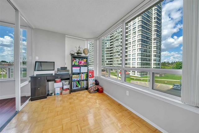 303 - 350 Alton Towers Circ, Condo with 2 bedrooms, 2 bathrooms and 1 parking in Toronto ON | Image 4