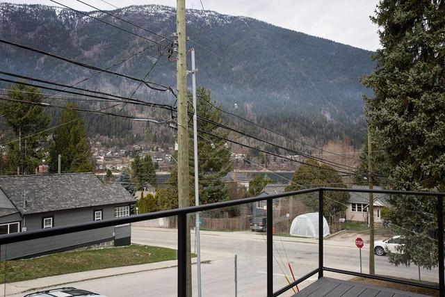 922 Sixth Street, House detached with 3 bedrooms, 2 bathrooms and 3 parking in Nelson BC | Image 33