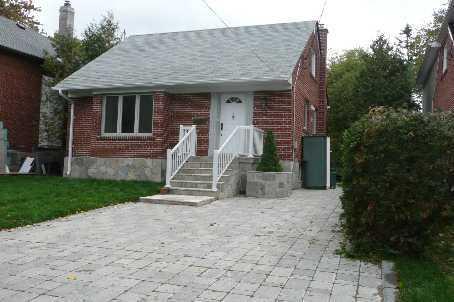 25 Newton Dr, House detached with 3 bedrooms, 3 bathrooms and 5 parking in Toronto ON | Image 1