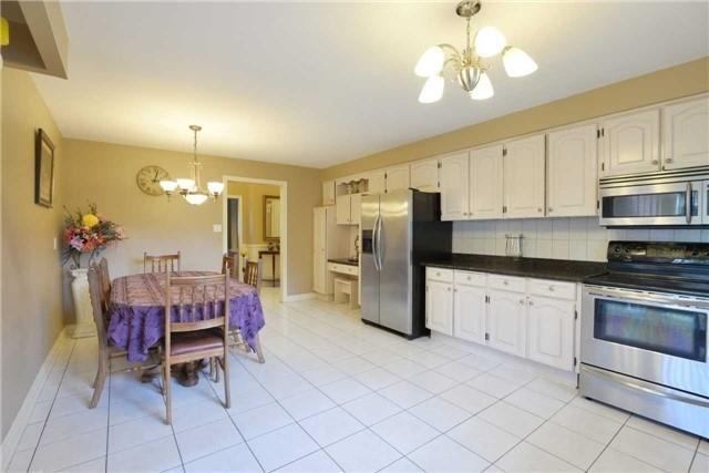 230 Weldrick Rd W, House detached with 4 bedrooms, 3 bathrooms and 6 parking in Richmond Hill ON | Image 12