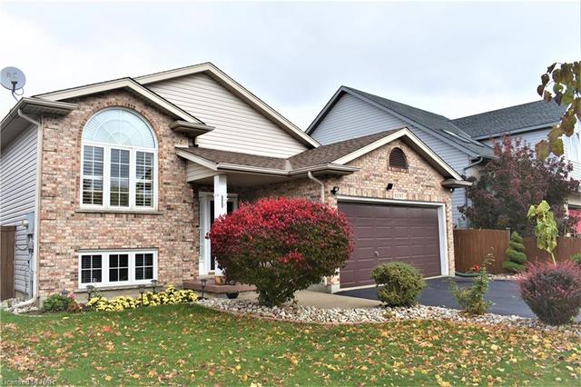 8097 Woodsview Crescent, House detached with 4 bedrooms, 2 bathrooms and null parking in Niagara Falls ON | Image 2