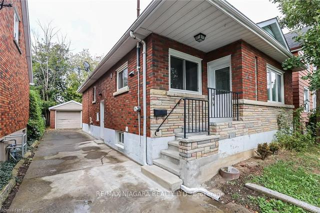 261 Vine St, House detached with 3 bedrooms, 2 bathrooms and 5 parking in St. Catharines ON | Image 12