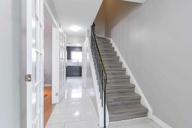5 Guildford Cres, Townhouse with 3 bedrooms, 2 bathrooms and 1 parking in Brampton ON | Image 10
