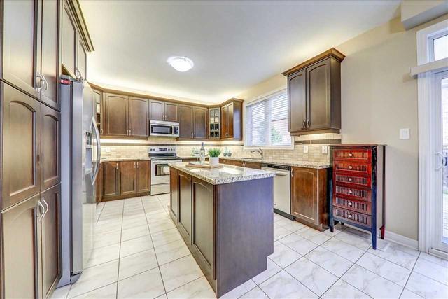 11 Martinau Dr S, House detached with 4 bedrooms, 5 bathrooms and 7 parking in Markham ON | Image 3