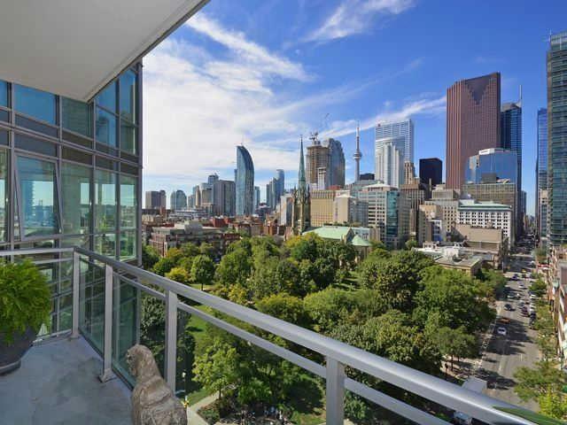 1004 - 112 George St, Condo with 2 bedrooms, 2 bathrooms and 2 parking in Toronto ON | Image 3