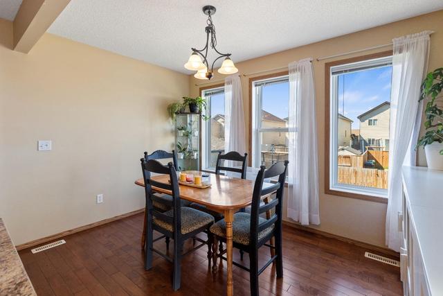 302 Covecreek Close Ne, House detached with 3 bedrooms, 2 bathrooms and 4 parking in Calgary AB | Image 13