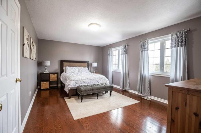 16 Westview Cres, House detached with 4 bedrooms, 4 bathrooms and 4 parking in Hamilton ON | Image 12
