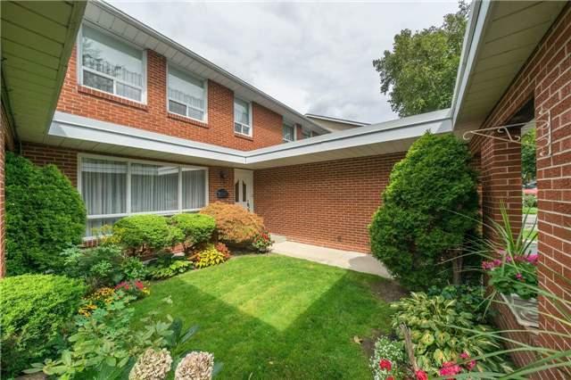 34 Butterfield Dr, House detached with 5 bedrooms, 4 bathrooms and 4 parking in Toronto ON | Image 1