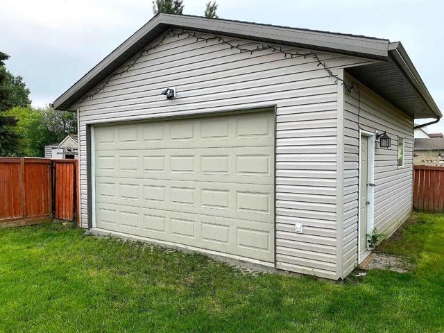 9315 67 Avenue, House detached with 4 bedrooms, 2 bathrooms and 4 parking in Grande Prairie AB | Image 30
