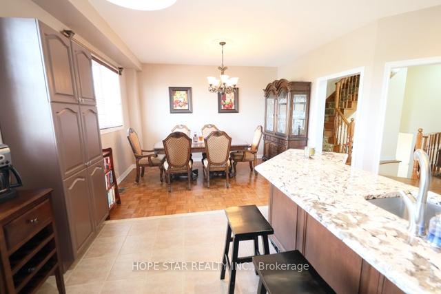 46 Sunview Dr, House detached with 3 bedrooms, 4 bathrooms and 4 parking in Vaughan ON | Image 7