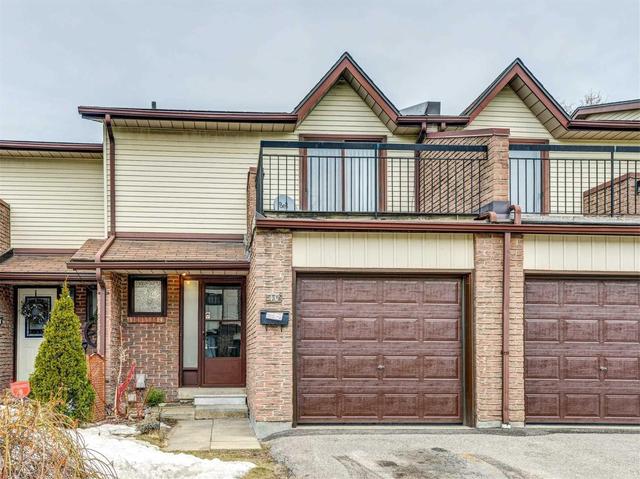 40 Mccallum Crt, Townhouse with 3 bedrooms, 3 bathrooms and 1 parking in Brampton ON | Image 1