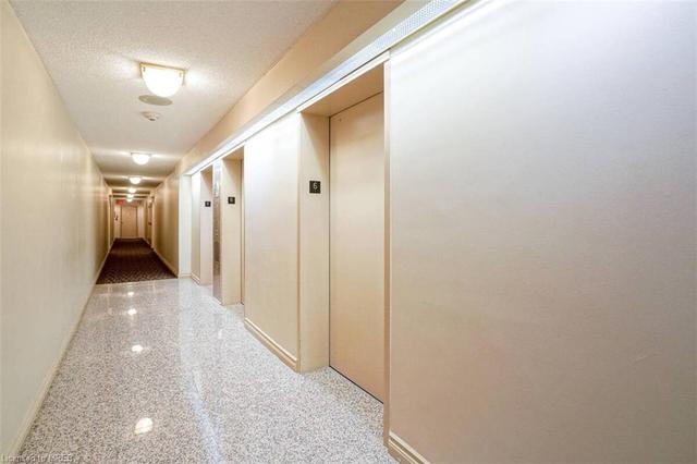 601 - 400 Webb Drive, House attached with 2 bedrooms, 1 bathrooms and 1 parking in Mississauga ON | Image 9