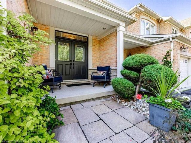 2232 Emily Circ, House attached with 3 bedrooms, 4 bathrooms and 2 parking in Oakville ON | Image 12