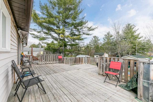 24 Oakwood Dr, House detached with 3 bedrooms, 2 bathrooms and 4 parking in Kawartha Lakes ON | Image 15