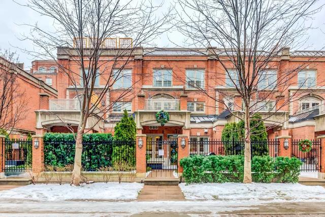 th7 - 21 Burkebrook Pl, Townhouse with 2 bedrooms, 3 bathrooms and 2 parking in Toronto ON | Image 1