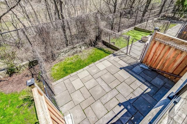 23 Leaves Terr, House attached with 3 bedrooms, 3 bathrooms and 2 parking in Toronto ON | Image 29