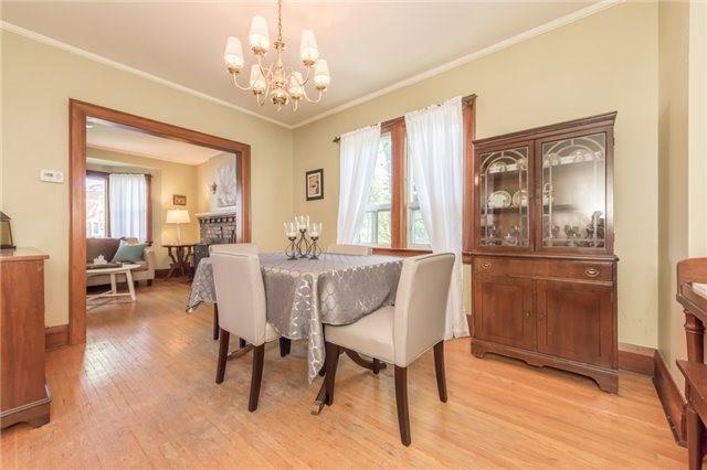 55 Ash Cres, House detached with 2 bedrooms, 2 bathrooms and 3 parking in Toronto ON | Image 5