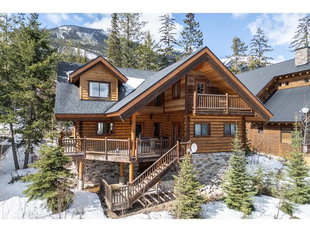 1598 Golden Avenue, House detached with 5 bedrooms, 4 bathrooms and 3 parking in Columbia Shuswap A BC | Image 2