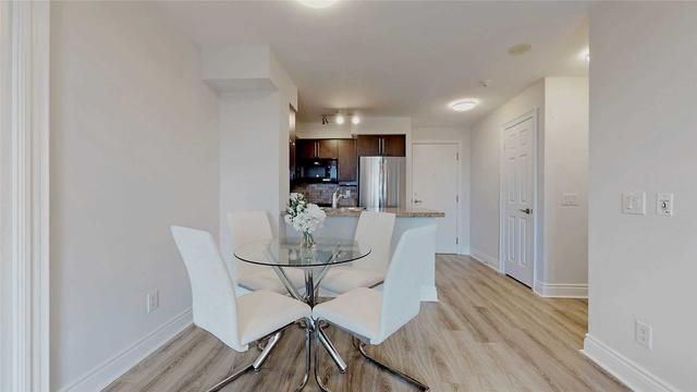 928 - 25 Greenview Ave, Condo with 2 bedrooms, 2 bathrooms and 1 parking in Toronto ON | Image 3