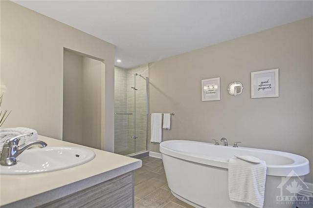 22 Clonfadda Terrace, House detached with 4 bedrooms, 5 bathrooms and 4 parking in Ottawa ON | Image 15