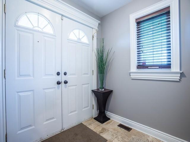 57 Manett Cres, House attached with 3 bedrooms, 3 bathrooms and 2 parking in Brampton ON | Image 4
