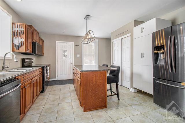 3528 County 7 Road, House detached with 5 bedrooms, 2 bathrooms and 7 parking in South Dundas ON | Image 11
