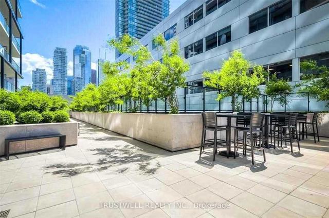 1009 - 125 Peter St, Condo with 2 bedrooms, 1 bathrooms and 1 parking in Toronto ON | Image 25